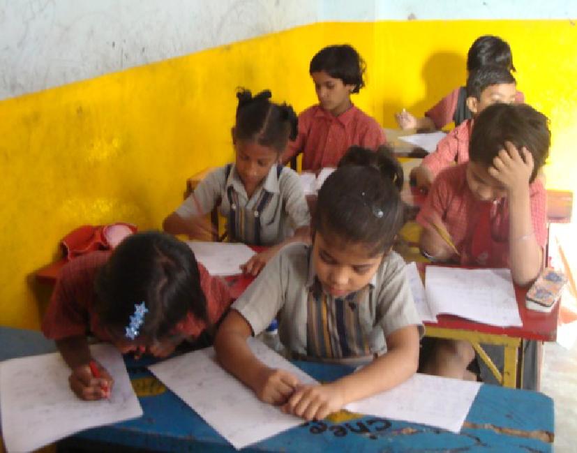 गरीब छात्रों को नि:शुल्क शिक्षा